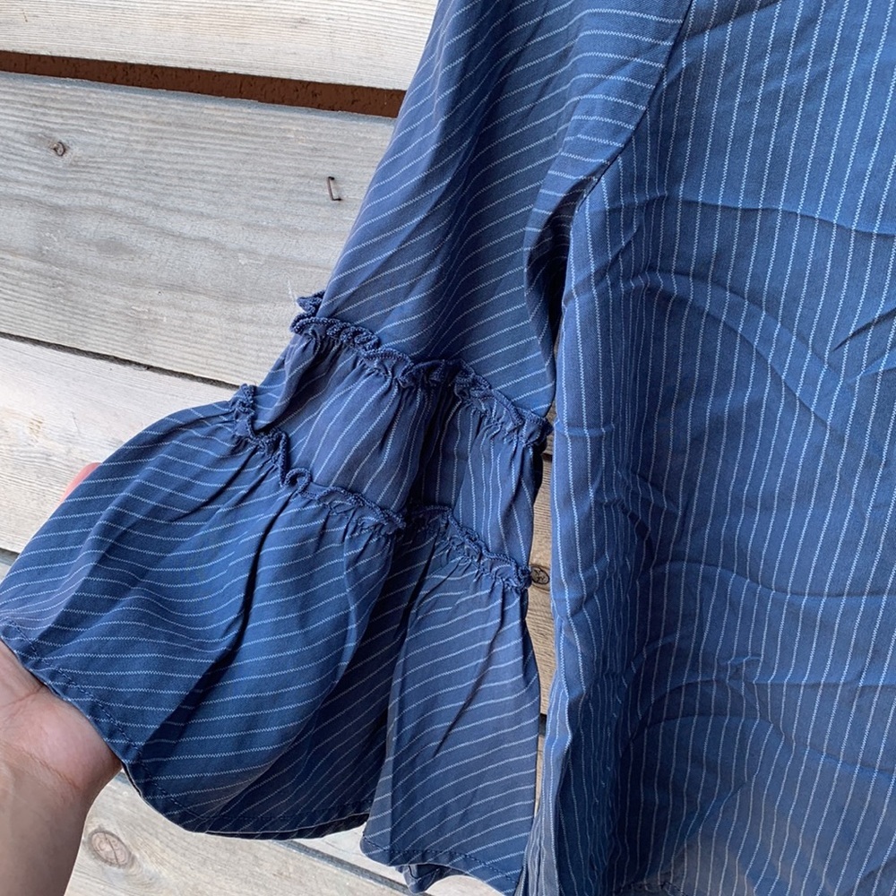EXPRESS Blue Stripe Wide Sleeve Blouse - Picture 3 of 7